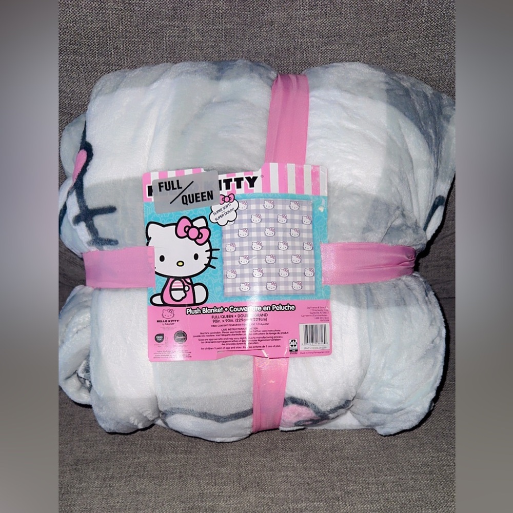 Hello Kitty Queen Blanket